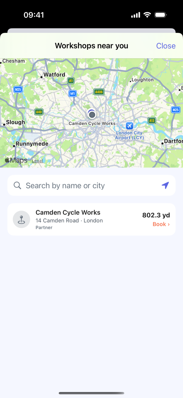 The CrankPal app: the map of workshops nearby, with the workshop card, the distance and the button to book